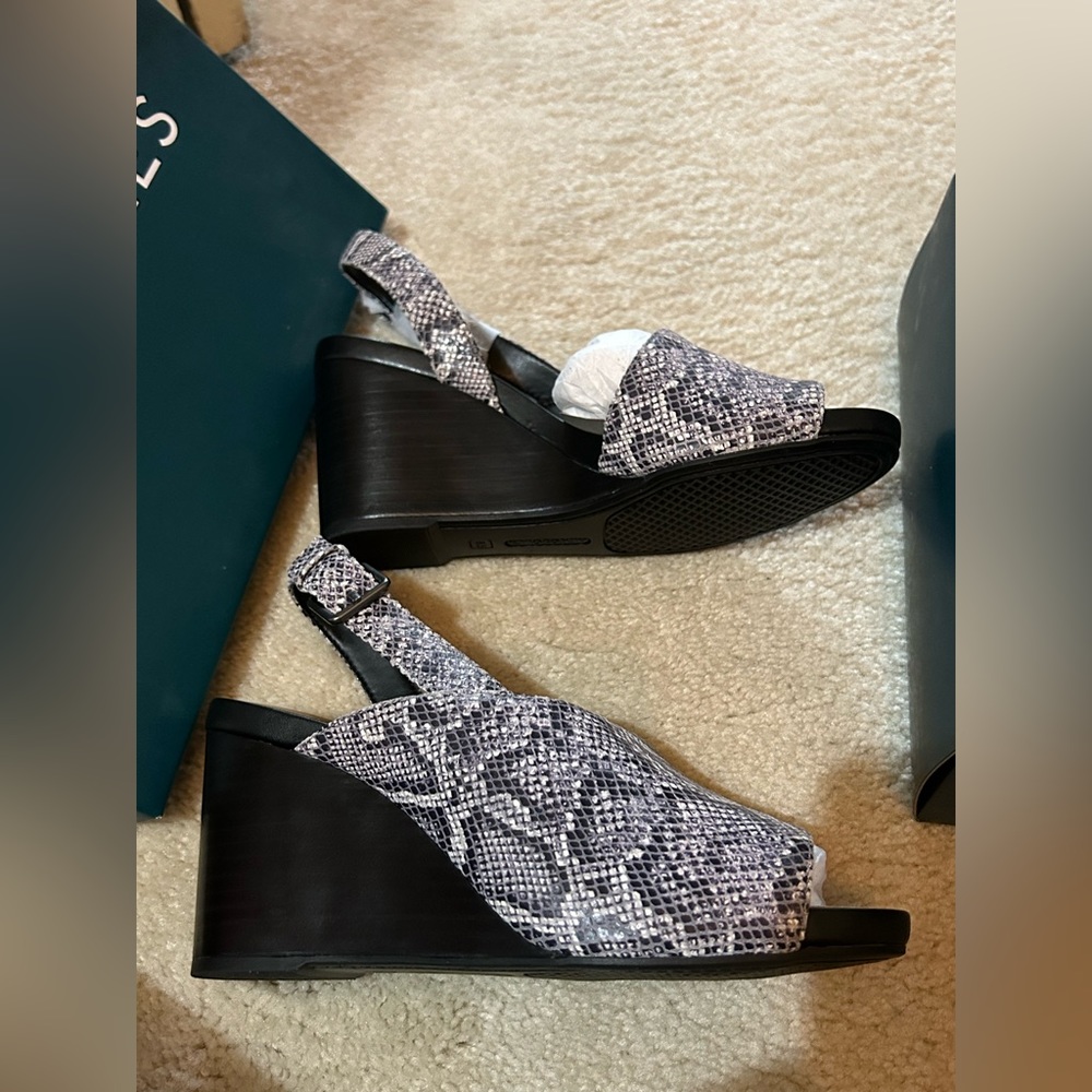 🎉🎊HOST PICK🎊🎉 Aerosoles Wedge Shoe - BLK WHT SNAKE
